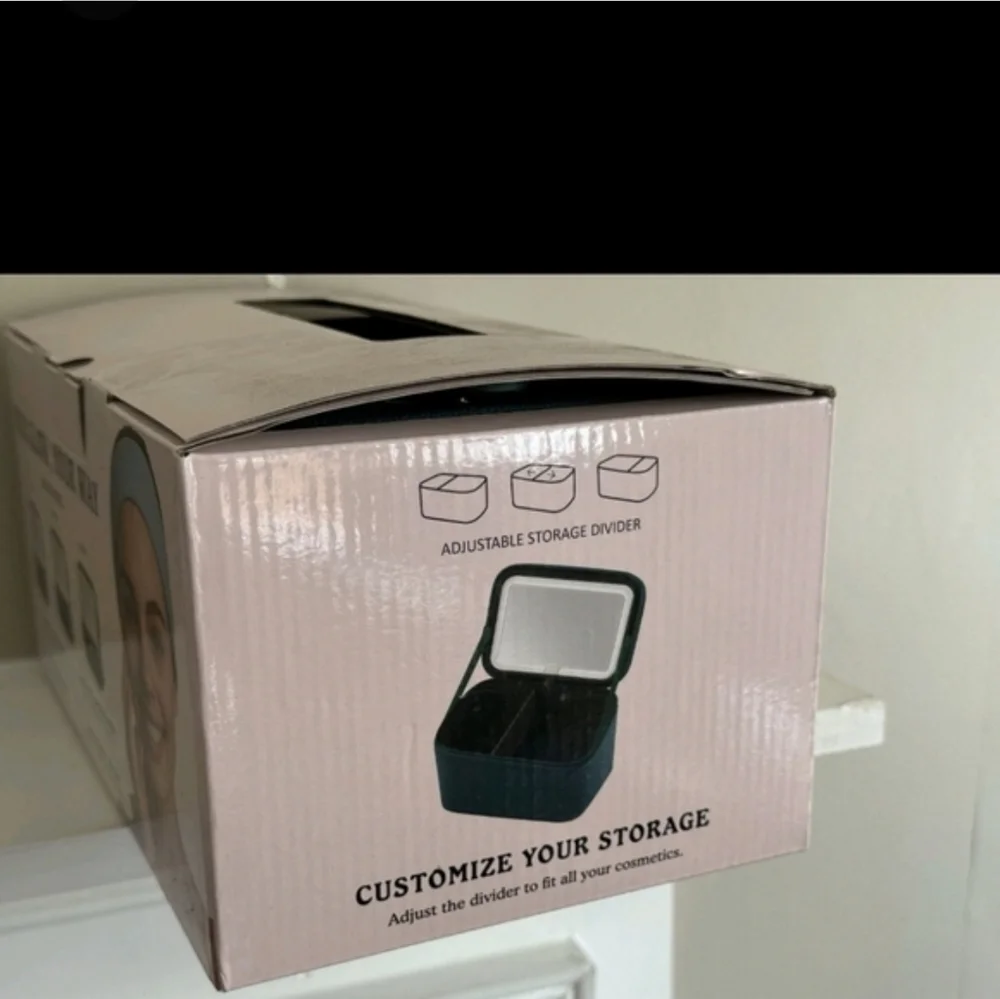 Lighted Makeup Case USB C Charging Removable Mirror Adjustable Storage black